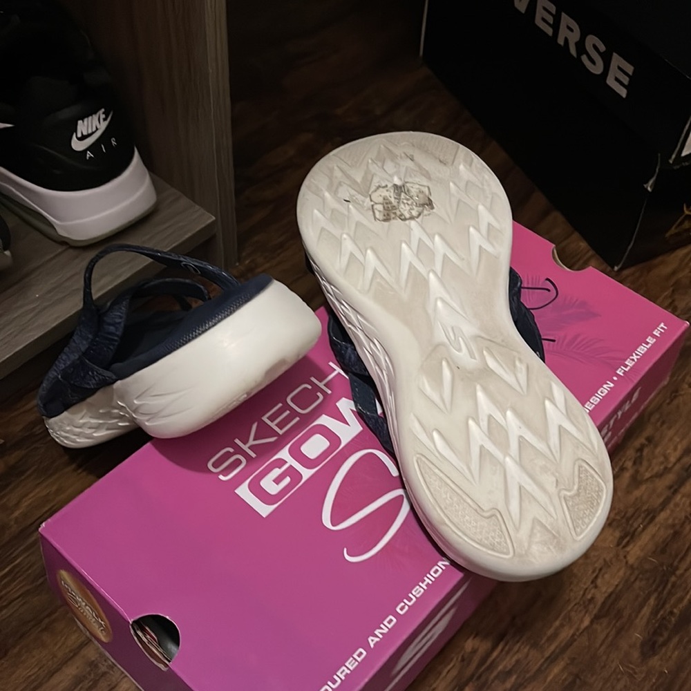 Comfortable Goga Mat Skechers Sandals View 3